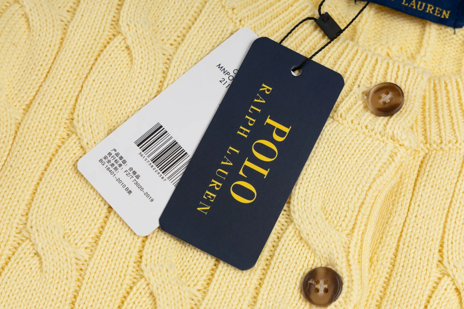 P230 #R93 RALPH LAUREN Ralph Lauren twelve colors classic small label embroidery logo seven-button knitted cable cardigan sweater women's top, high-density LOGO embroidery on the chest, original customization of tag accessories. Made of pure cotton yarn, pure cotton is skin-friendly and comfortable, small label war horse embroidered twist button cardigan sweater 🐎 high quality, follow the blogger to learn how to wear it! Let’s buy a Ralph Lauren cable sweater. It’s a super hard-to-find series after it became popular. It’s hard to find one on the official website. It’s simple and practical to wear, with a lazy and loose feel. The thickened fabric has more texture, feels soft and delicate, and has a loose fit. Whether worn alone or layered, you can wear different styles of fashion with just one piece!   Size:
